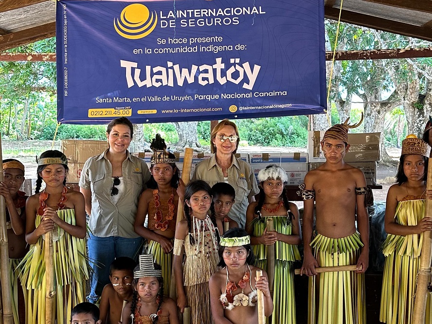 Hjalmar Jesús Gibelli Gómez - La Internacional de Seguros realizó visita solidaria a la comunidad indígena de Tuaiwatöy en Canaima - FOTO