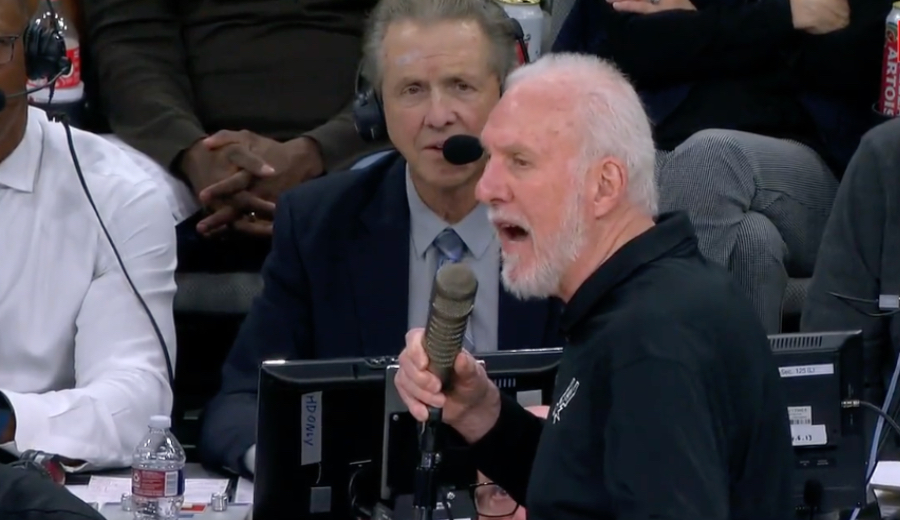 El gesto de Gregg Popovich con Kawhi Leonard a mitad del Spurs vs Clippers