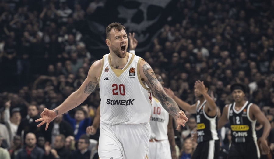 El enfado de Donatas Motiejunas con el arbitraje frente al Partizan Belgrado