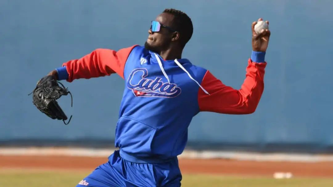 Liván Moinelo volverá de su lesión en los Play Off de la II Liga Élite del Béisbol Cubano