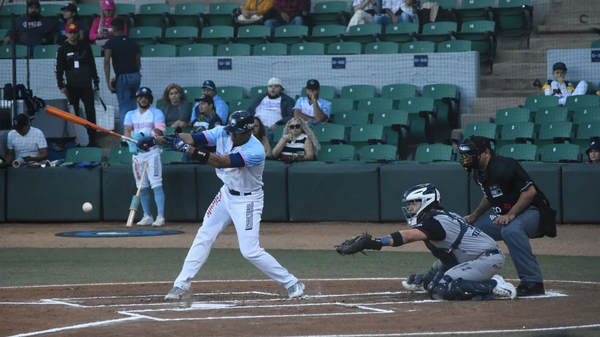 Dentro del momento que pasa el equipo algodonero, el santiaguero Yoelkis Guibert fue lo más destacado a la ofensiva