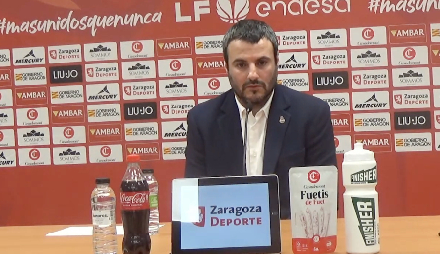 El enfado de Carlos Cantero tras la derrota de Casademont Zaragoza ante Ensino