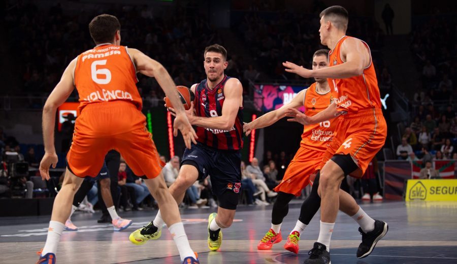 El Valencia Basket manda en Vitoria y le arrebata el average al Baskonia