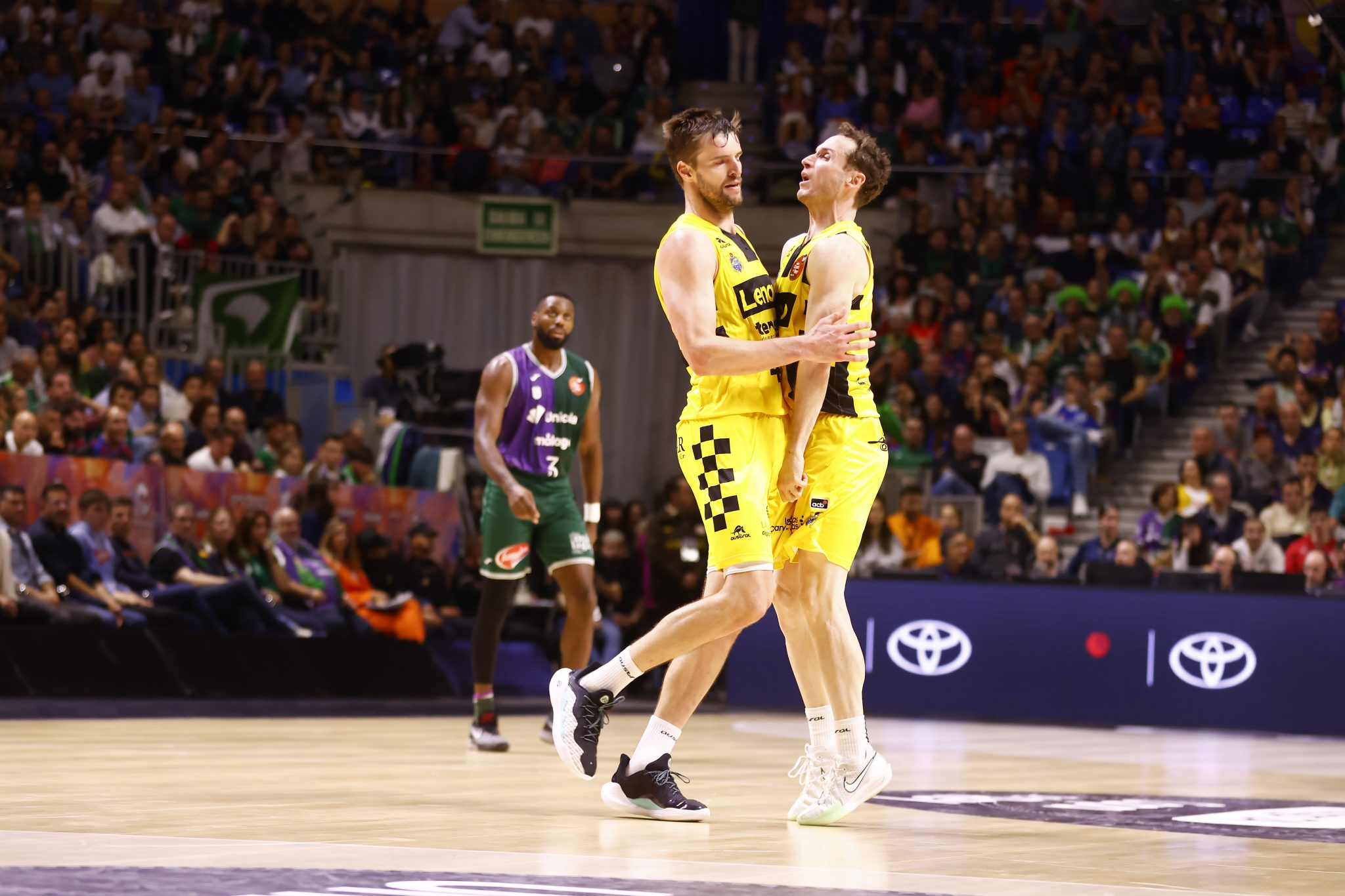 Copa del Rey: El Lenovo Tenerife elimina al Unicaja con un partidazo de Doornekamp y Guy