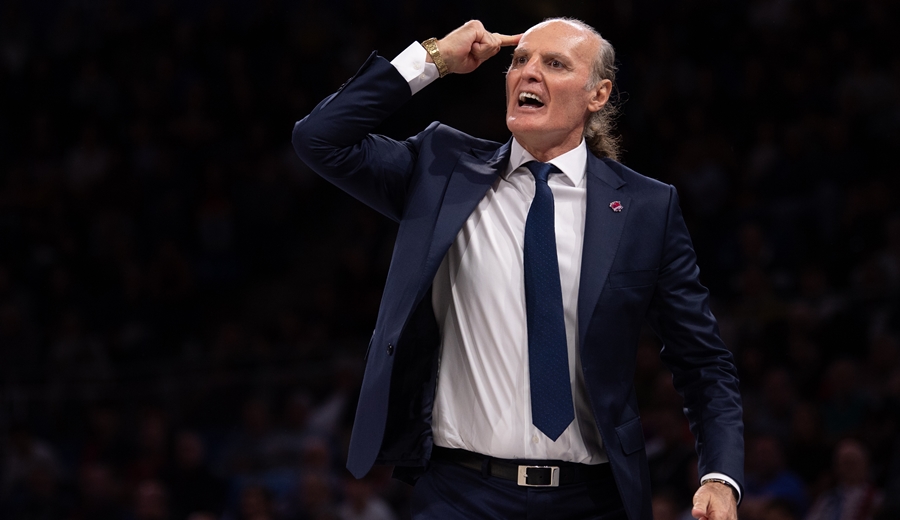 Las quejas de Dusko Ivanovic sobre la permisividad arbitral con Markus Howard: «Si les dejan defender así es muy difícil jugar»