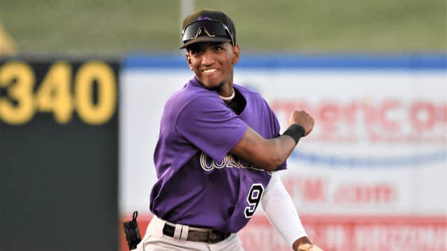 Prospecto cubano es seleccionado dentro del Top-10 de los Rockies de Colorado