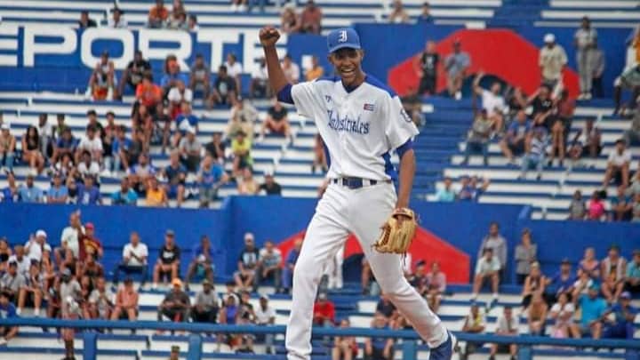 Lanzador de Industriales en la Serie 62 firmará con Toronto Blue Jays