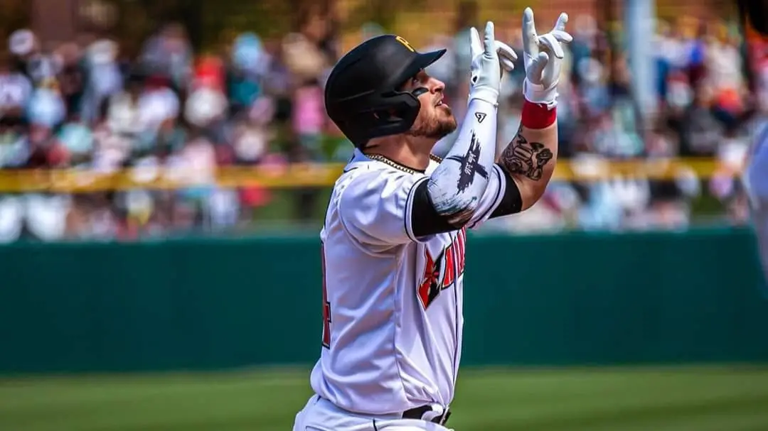 Yasmani Grandal lidera desempeño dominical de los cubanos en Triple A.