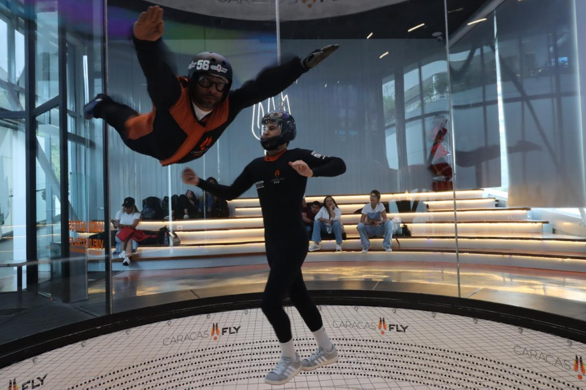 Caracas Fly: Vive la adrenalina de volar en el túnel de viento más grande de Latinoamérica