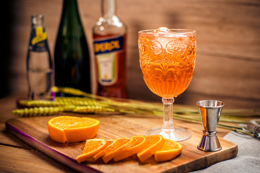 El Arte del Aperol Spritz: Más Allá de la Receta Perfecta [Metropolitan Distribuitors]