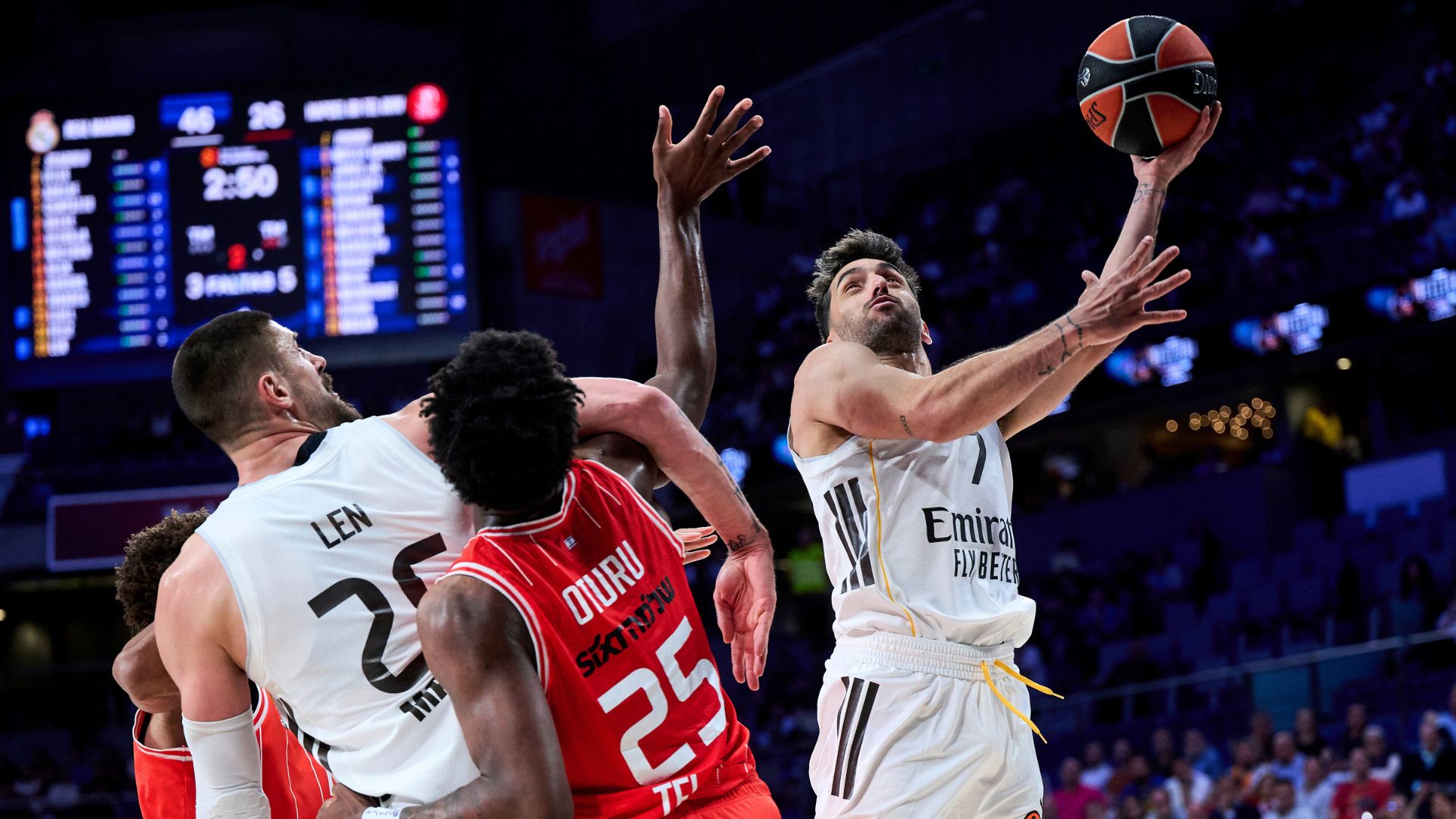 El Real Madrid vence en el primer partido ante el Hapoel