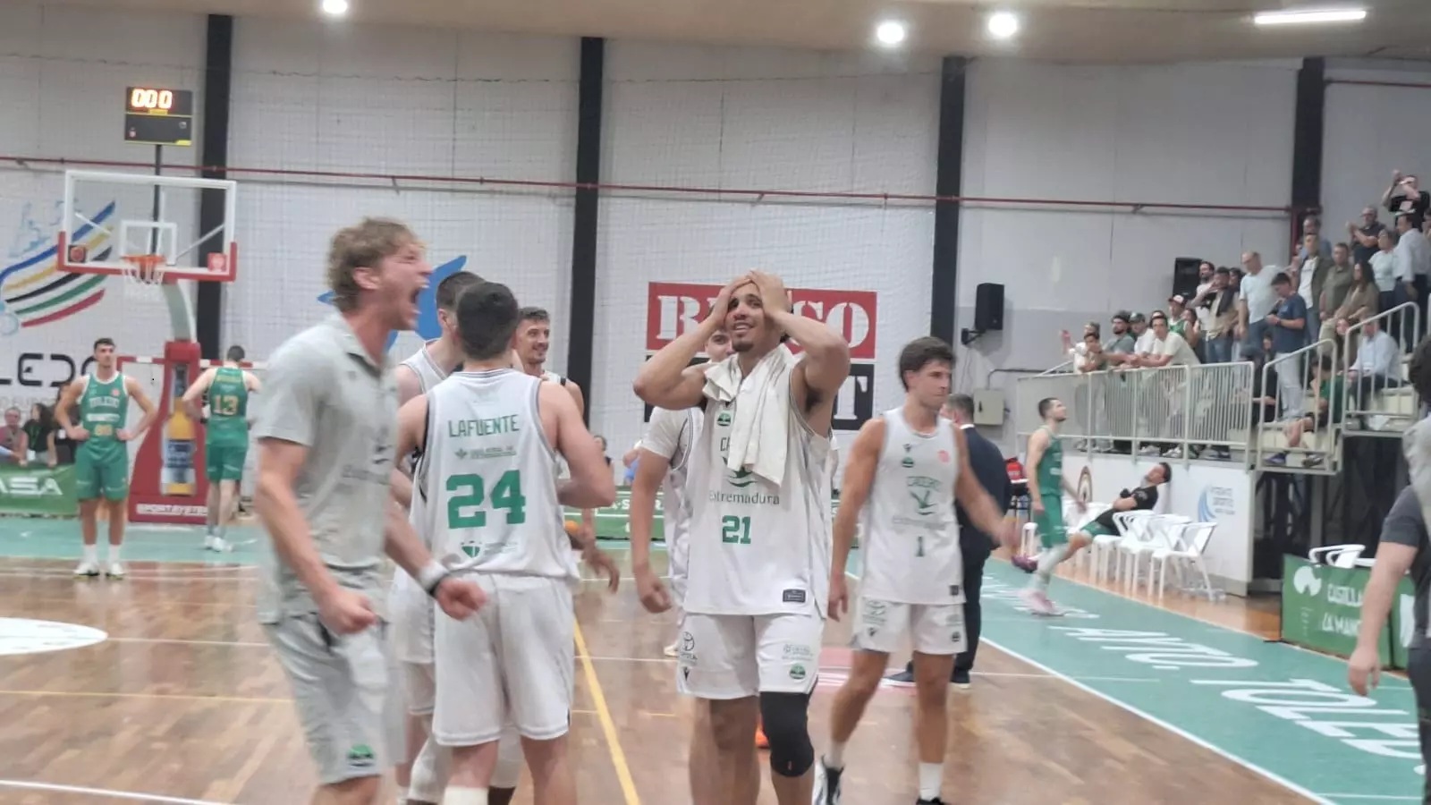 Increíble final de partido en el duelo por entrar en el playoff de ascenso a Primera FEB (vídeo)