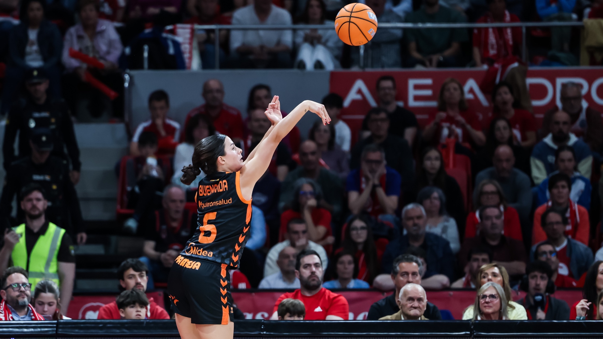 Valencia Basket golpea primero en la final de la Liga Femenina Endesa